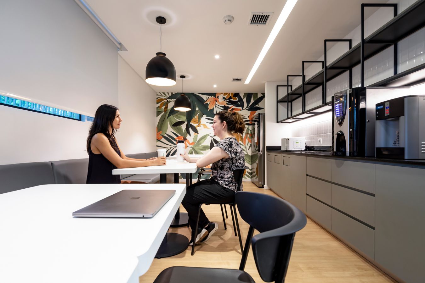 Aseguradora Yacyreta - Office cafeteria and break area with custom cabinetry and casual seating - Contract Workplaces.jpg